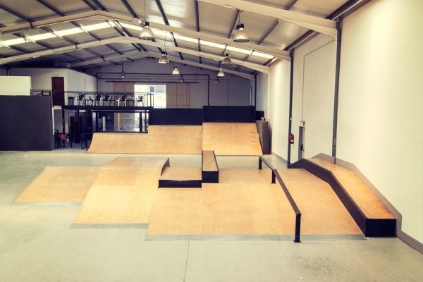 Completo circuito de street. Bowl 12 metros de largo por 9 metros de ancho. Miniramp Ideal para principiantes y para practicar tus nuevos trucos.